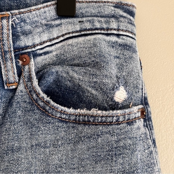 Abercrombie & Fitch Ultra High Rise Straight Distressed Size 2/26 Flaw - Picture 4 of 9